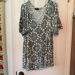 Lane Bryant Green and White Patterned Short Sleeve Top Sz 18/20